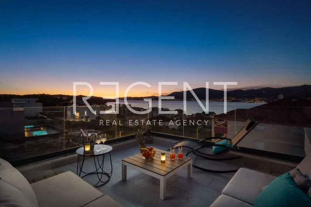 Terrazza - Modern Apartment with Sea View in Trogir