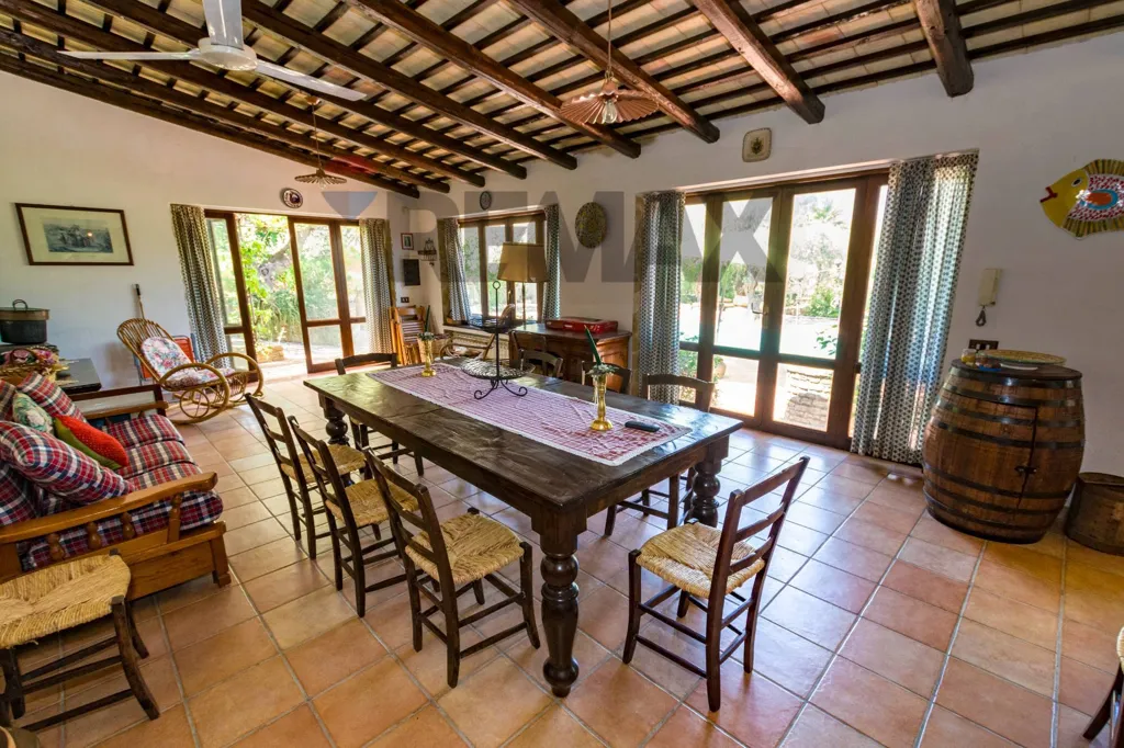 Dining Room - Elegant Villa with Pool in Castelvetrano