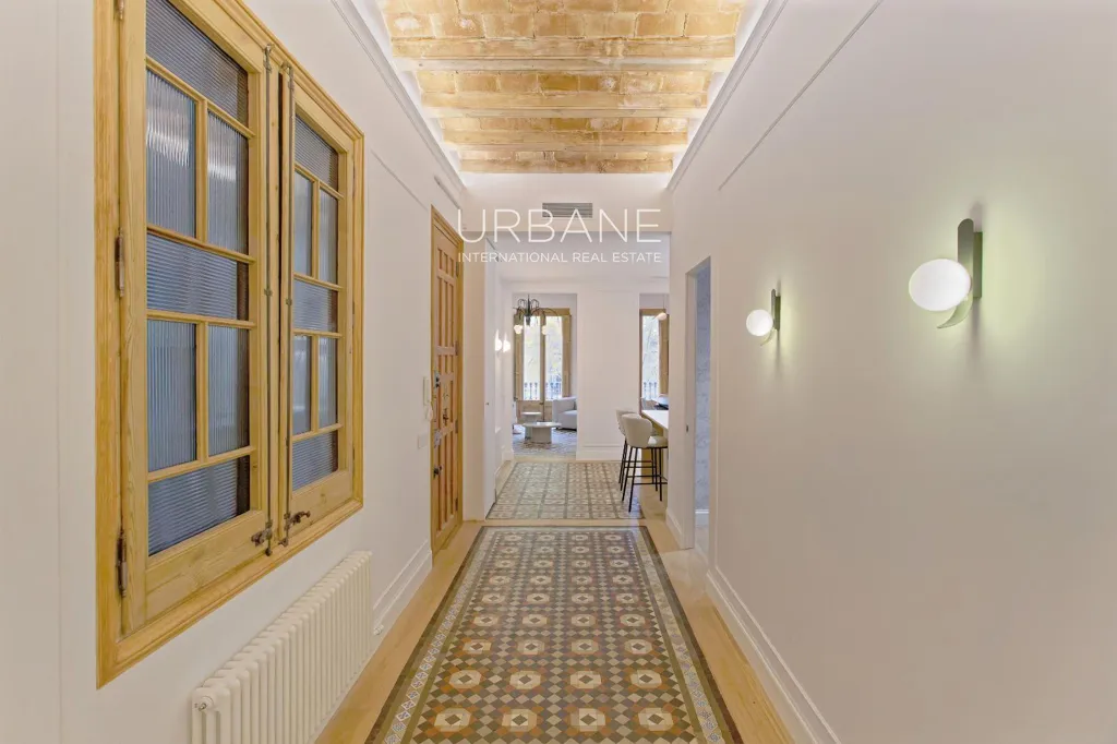 Ingresso - Renovated Flat with Terraces in Eixample, Barcelona