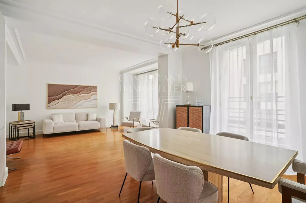 4-toaline korter asukohas Neuilly-sur-Seine