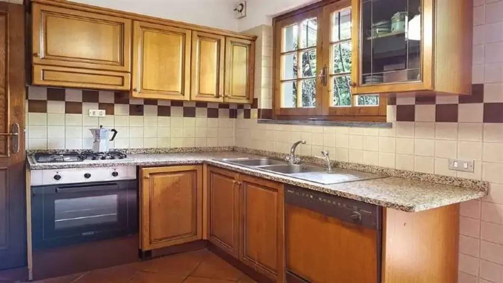 Cuisine - Bifamiliar Villa with Garden in Forte Dei Marmi