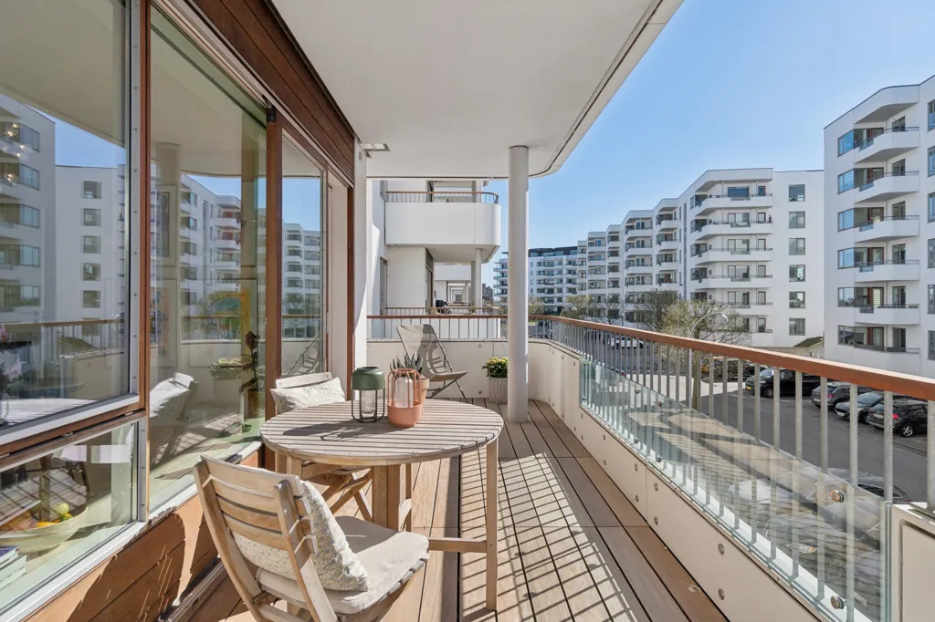 Balcon - Functionalist Flat with Harbour View in Hellerup