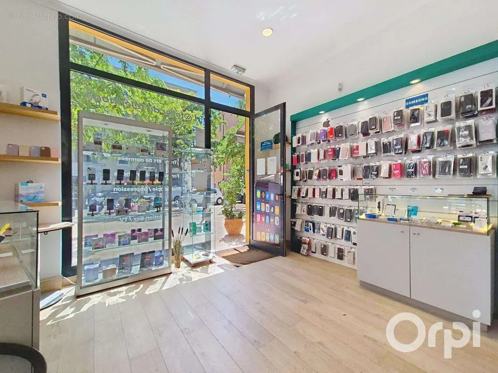 Pièces - Local commercial à Cagnes-Sur-Mer