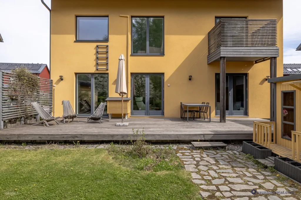 Aed - Stone House with Garden in Torpparinmäki, Helsinki