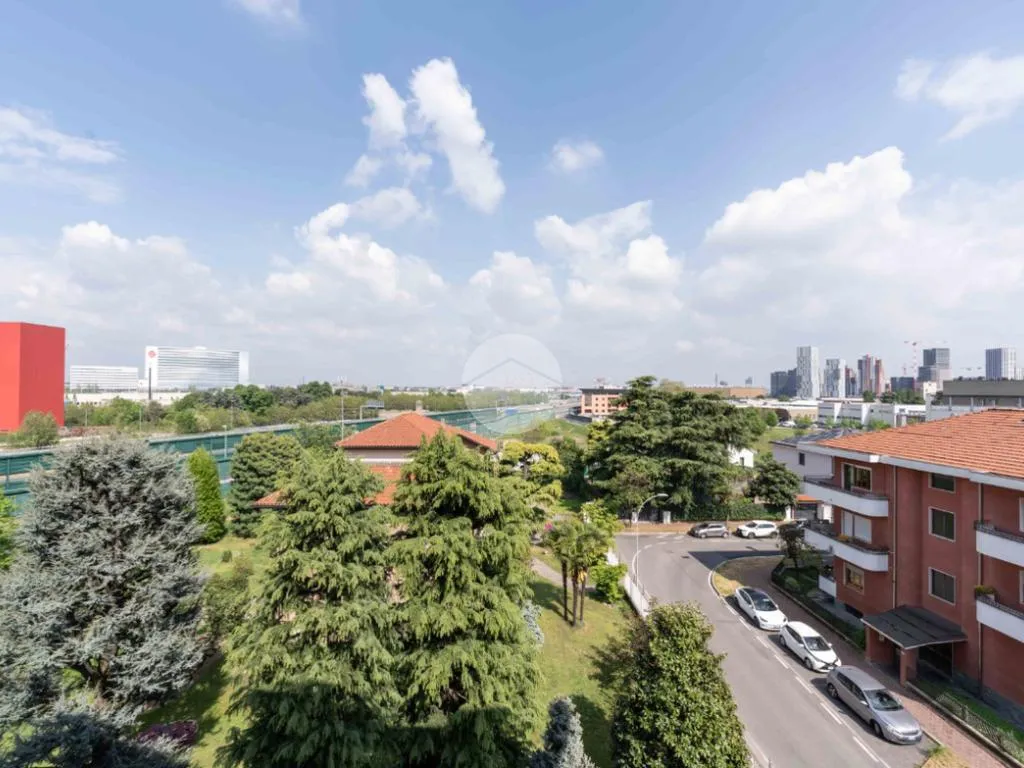 Fully Furnished Triplex with Balcony in Pero