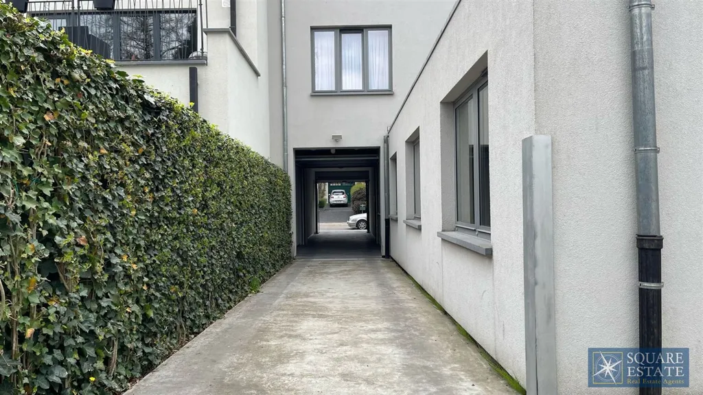 Välivaade - Commercial Office with Parking in Strombeek-Bever