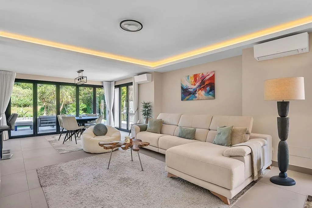 Living Room - Modern Villa with Pool and Terrace in Guadalmina