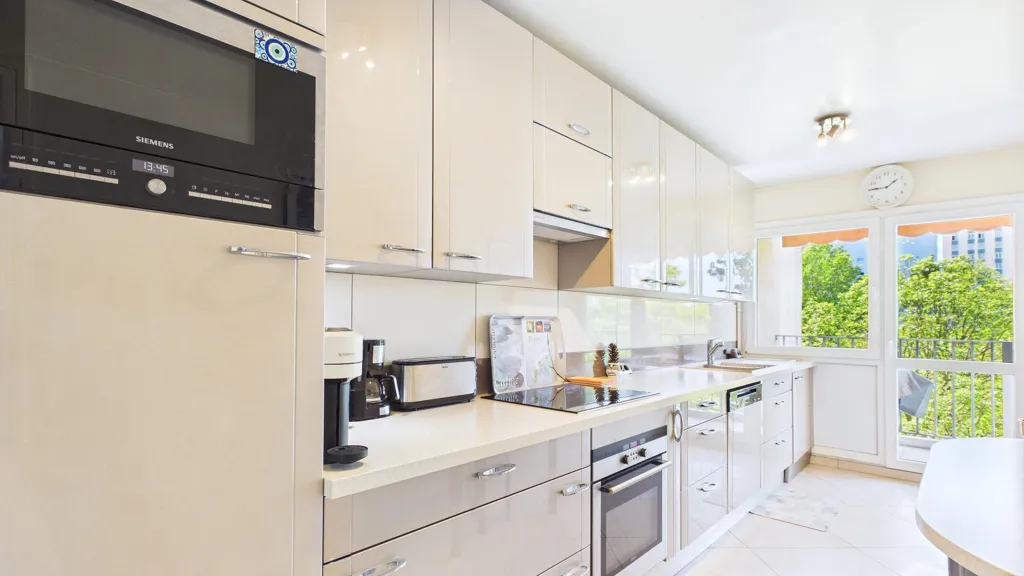 Cuisine - Appartement avec Balcon à Chevilly-Larue