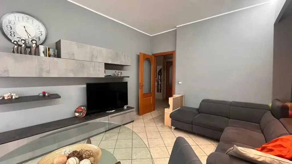 Séjour - Rearranged Apartment with Balcony in Beinasco
