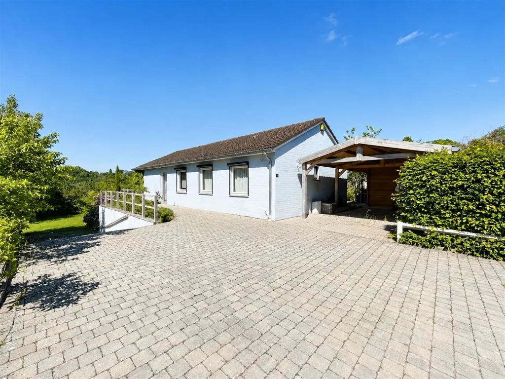 Exterior - Renovated House with Garden in Limelette