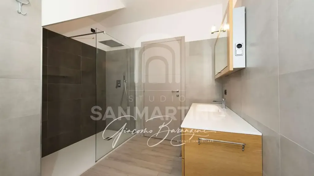 Salles de bain - Villa with Garden in Travedona-Monate