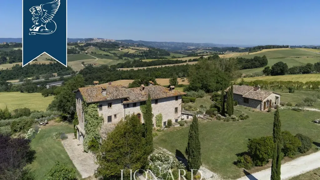 Õhuvaade - Rustic Farmhouse with Pool in Todi