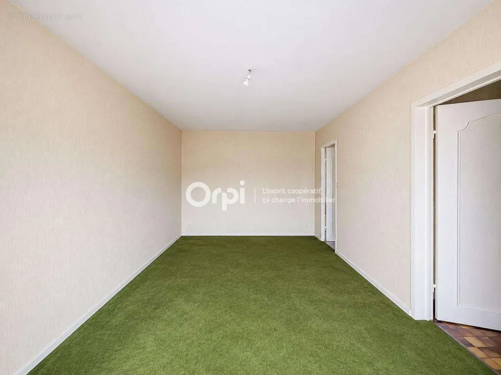 Pièces - Appartement Traversant avec Balcon à Albertville