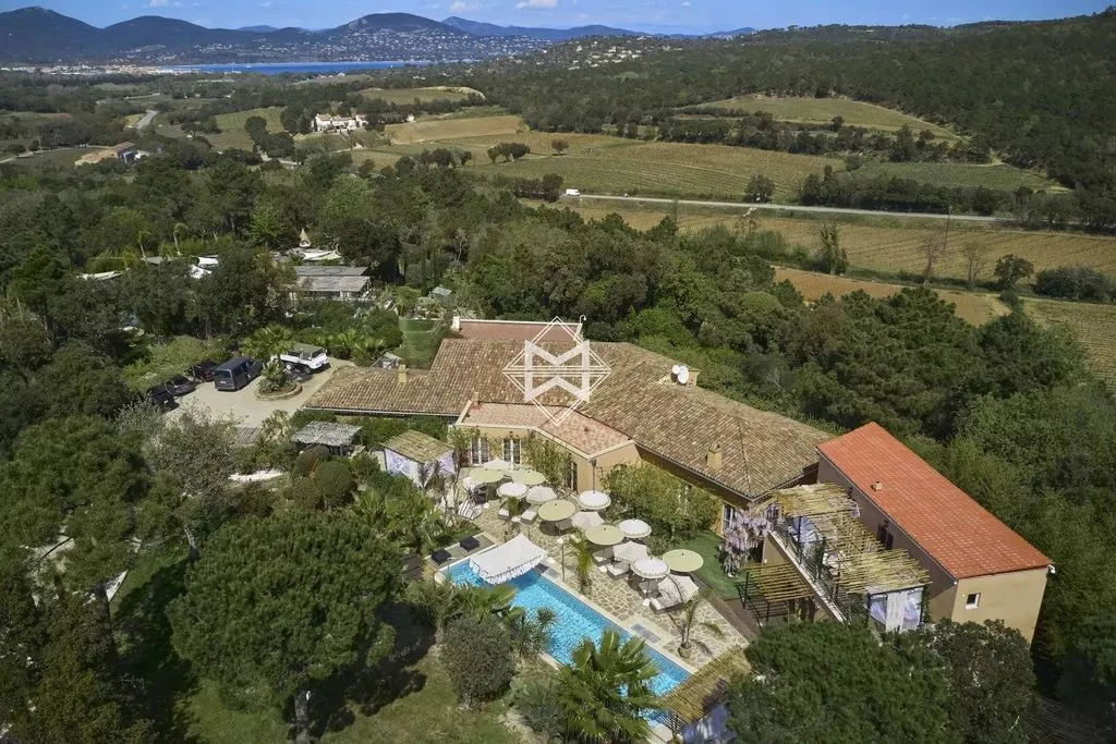 Vue aérienne - Villa Luxueuse avec Piscine à Ramatuelle