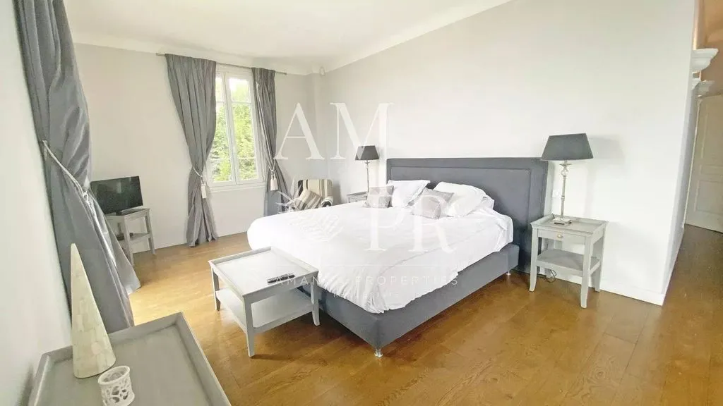 Bedrooms - Luxury Villa with Sea View in Cannes