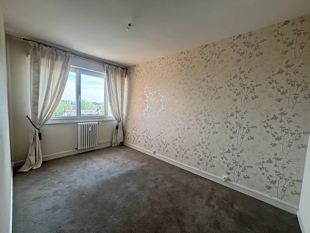 Chambres - Appartement avec Terrasse et Cave à Châteauroux