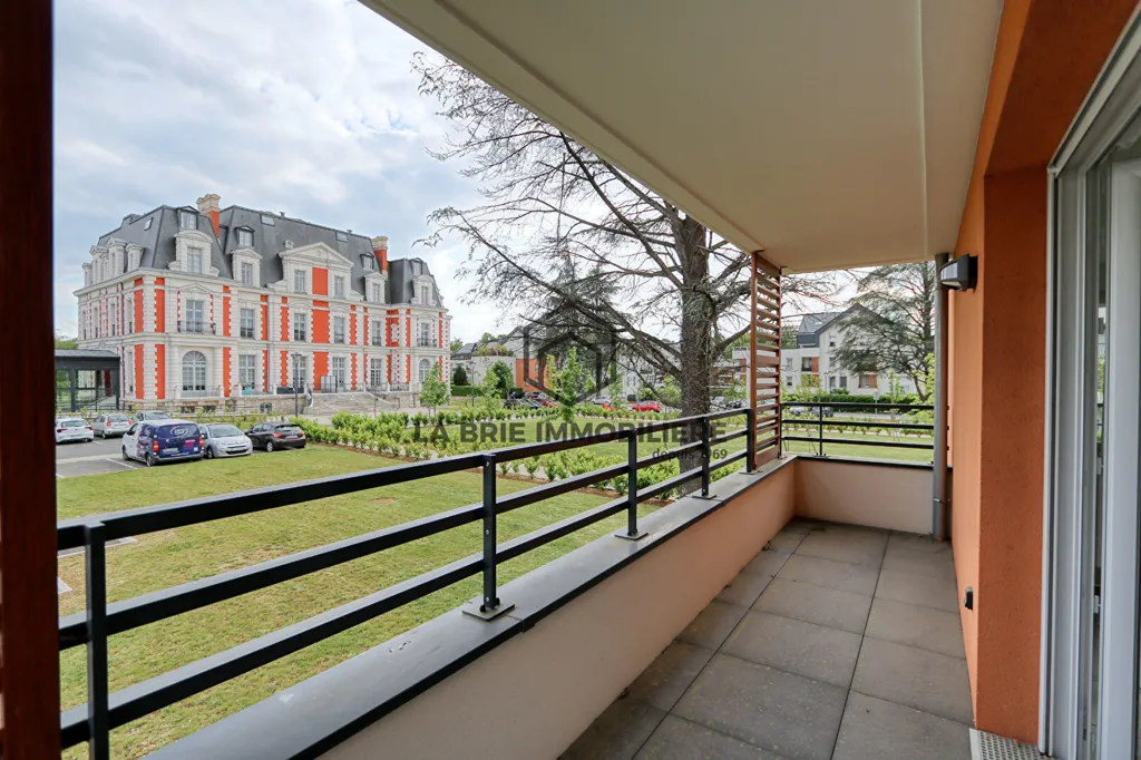 Balcony - Flat with Balcony in Emerainville