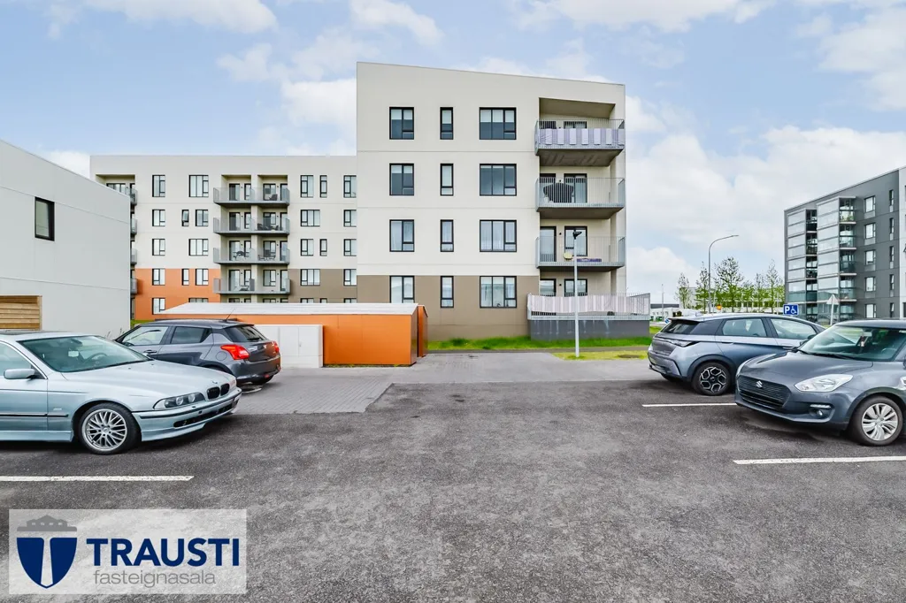 Extérieur - Modern Apartment with Balcony in Árbær