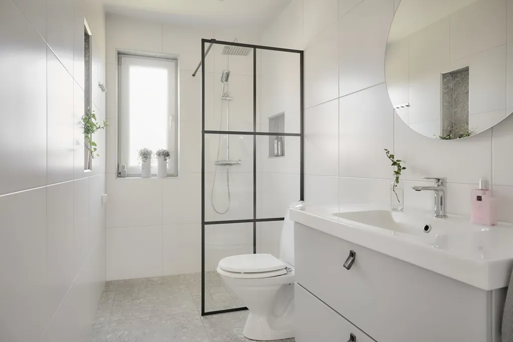 Bathrooms - Villa with Guest Apartment near Vättern