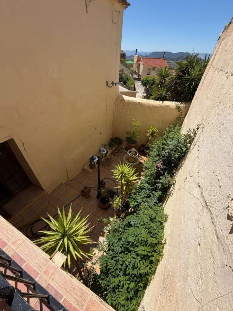 Jardin - 3-Bedroom House with Mountain Views in Oria