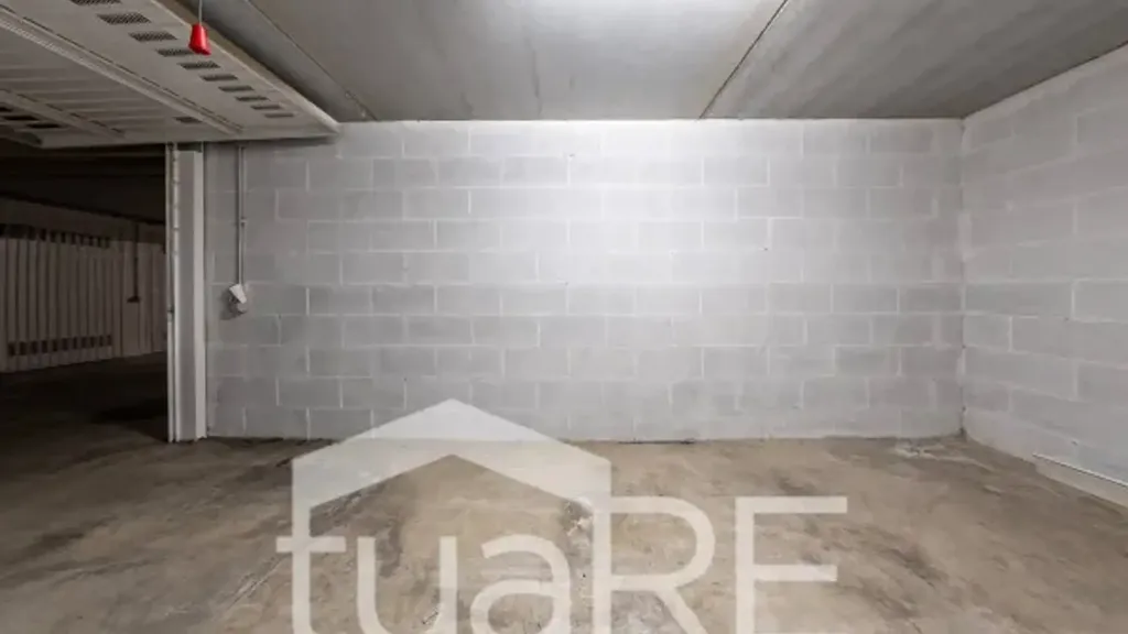 Garage - Rented Studio with Parking in Balduina, Rome