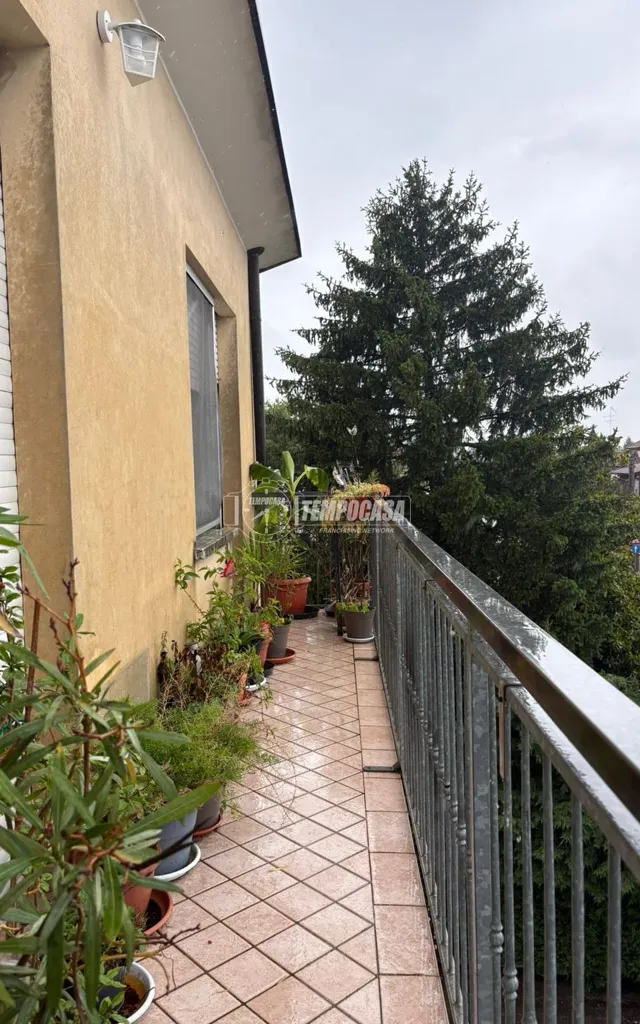 Balcon - Trilocale with Dual Balconies in Mantova