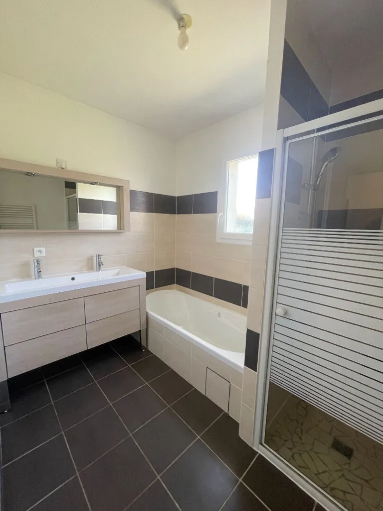 Salles de bain - Maison de Plain-Pied avec Jardin à Cadaujac