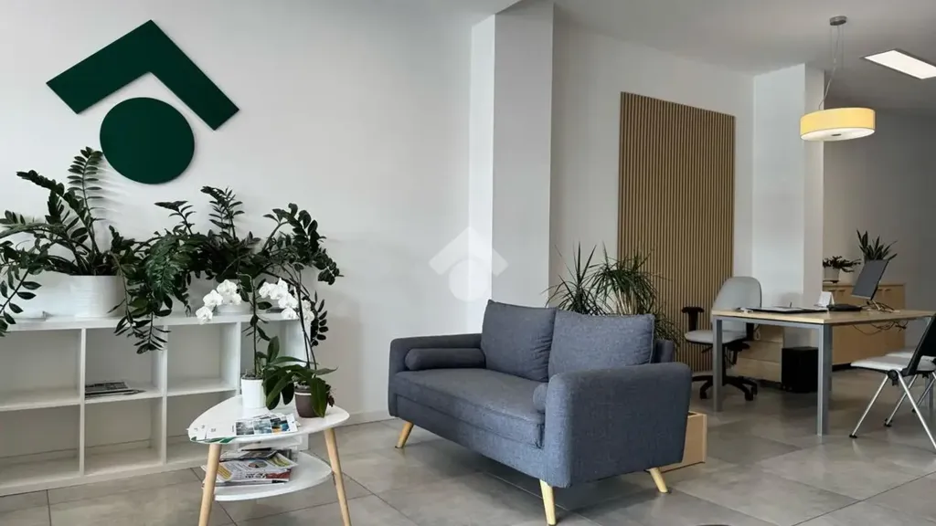 Bureau - Four-Bedroom Apartment with Balcony in Roncadelle