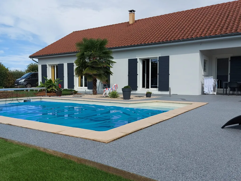 Bassein - House with Heated Pool on Garden in Morestel