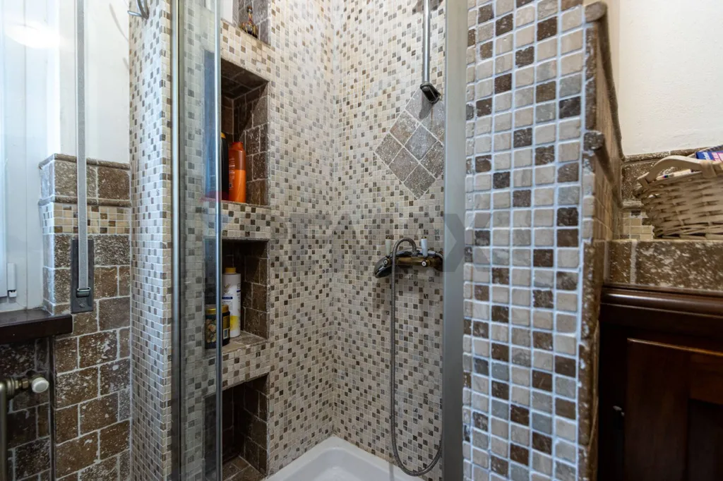 Bathrooms - Apartment with Balcony in Erba Centre