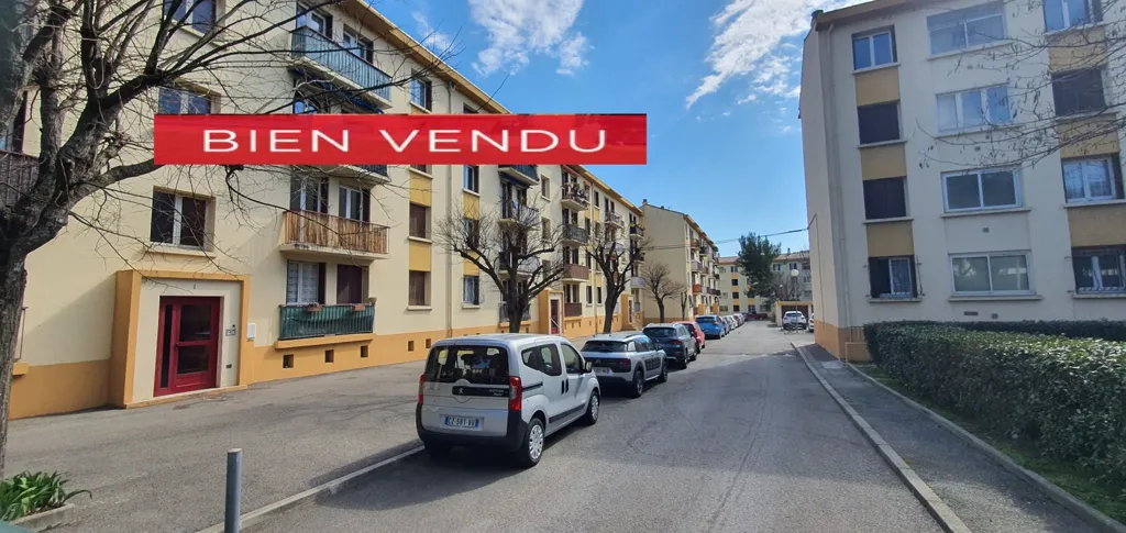 Exterior - T3 with Balcony and Secure Parking in Aix-en-Provence