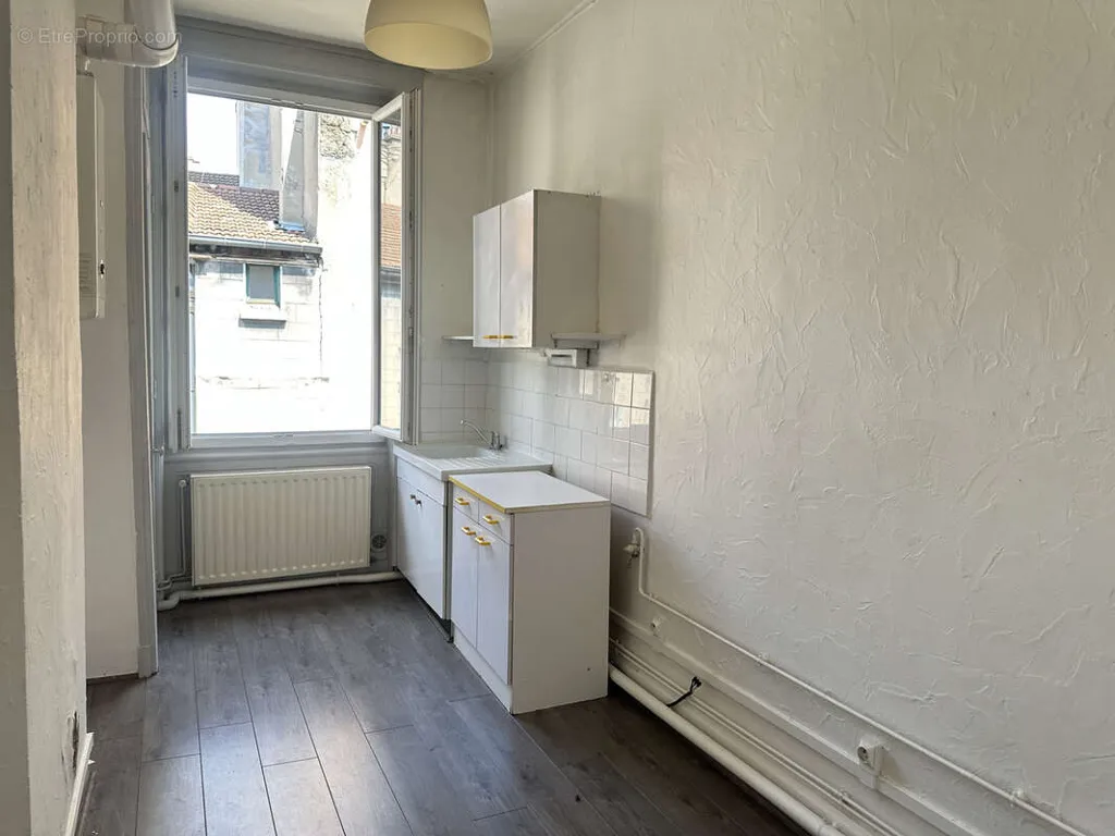 Stanze - 2-Bedroom Apartment in St Etienne Centre