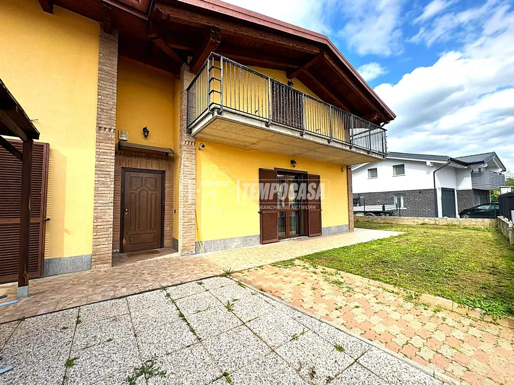 Välivaade - Modern Villa with Garden in Druento