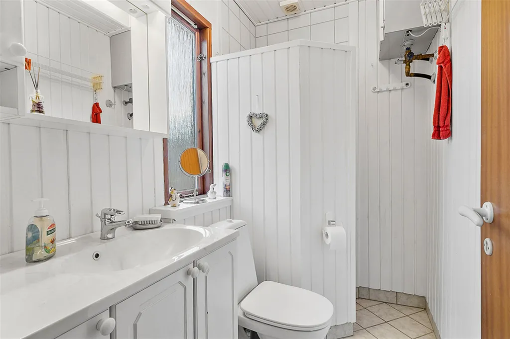 Salles de bain - Summerhouse with Sea View in Martofte