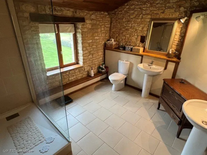Vannitoad - Spacious House with Large Garden in Cellefrouin
