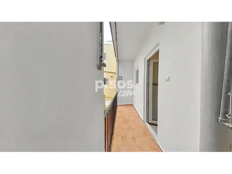 Balcony - Three-Bedroom Apartment with Terrace in Sedaví
