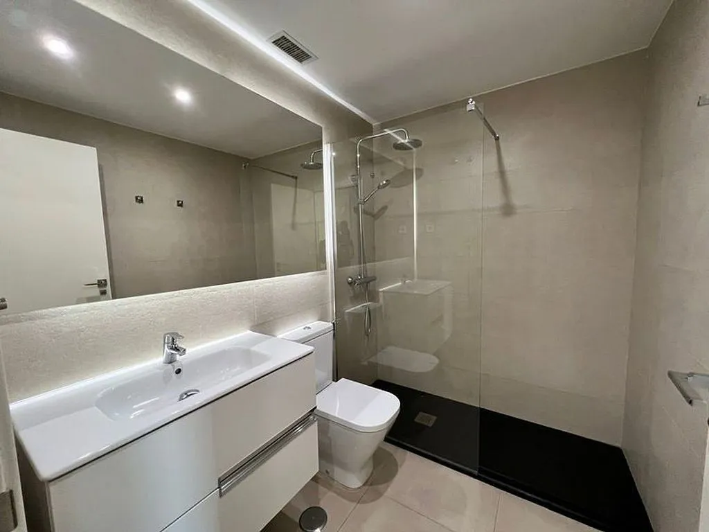 Salles de bain - 1-Bedroom Flat with Terrace in Carabanchel
