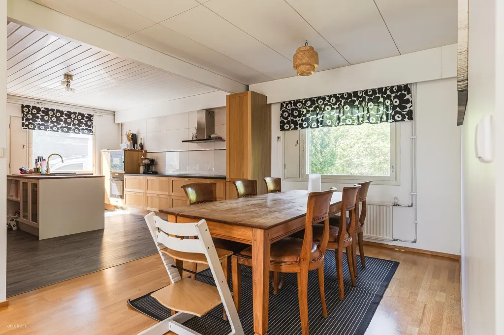 Salle à manger - Detached House with Pool in Lahti Patomäki