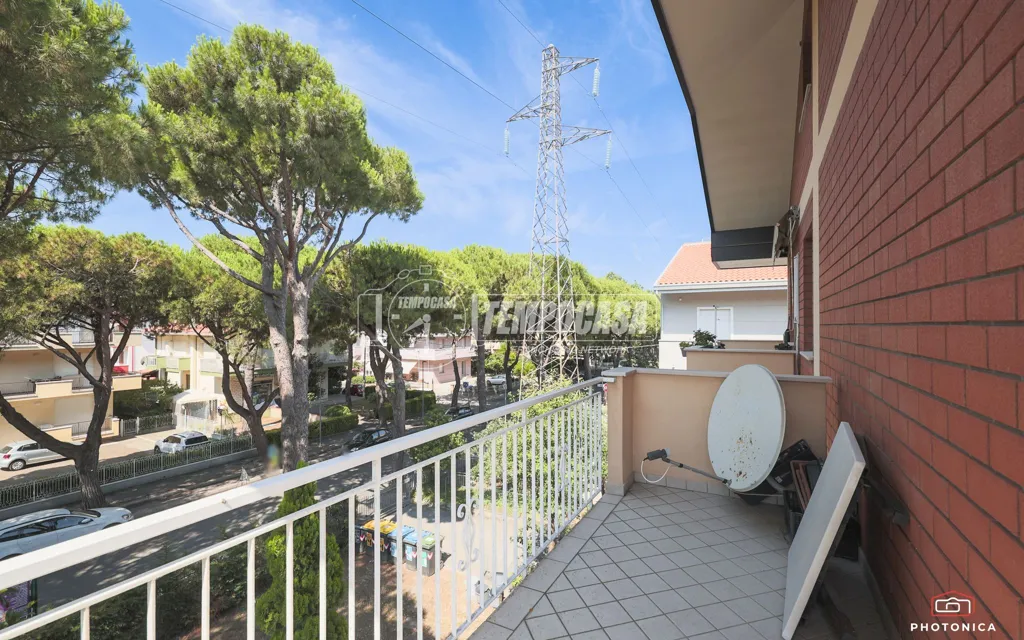 Rõdu - Five-Room Apartment with Balconies in Riccione