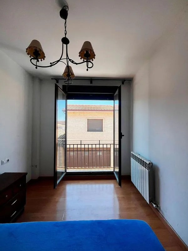 Magamistoad - Reformed Duplex with Balcony in Sobradiel