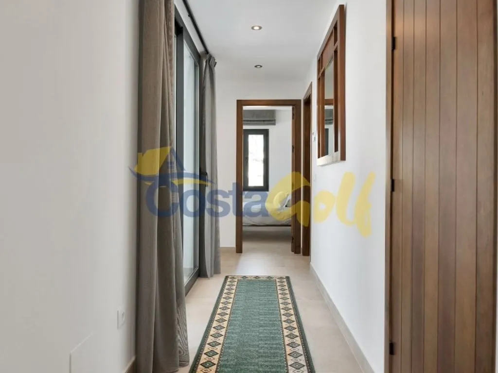 Entrée - Luxury Villa with Pool in Elviria, Marbella
