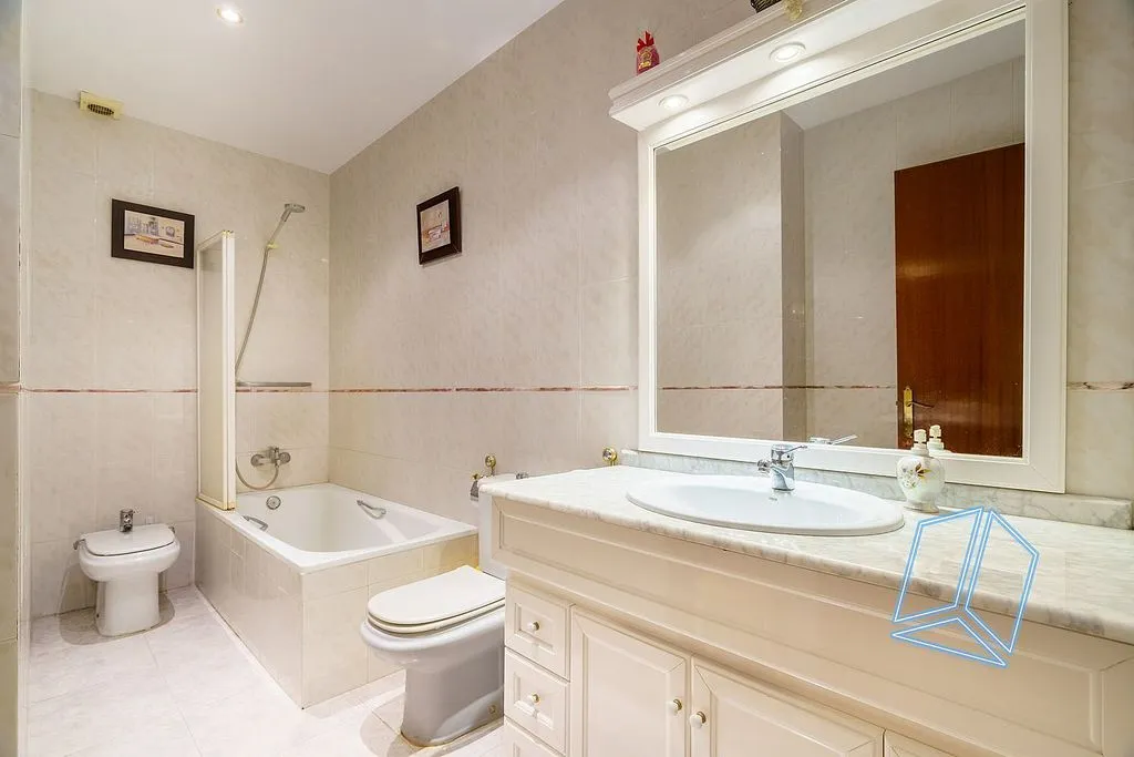 Salles de bain - Charming Chalet with Terrace in Gavà Centre