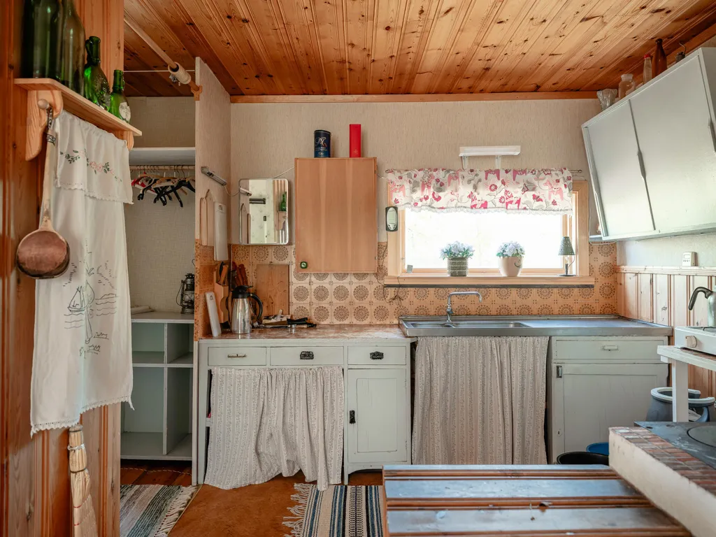 Cuisine - Cottage with Lake View near Brintbodarna