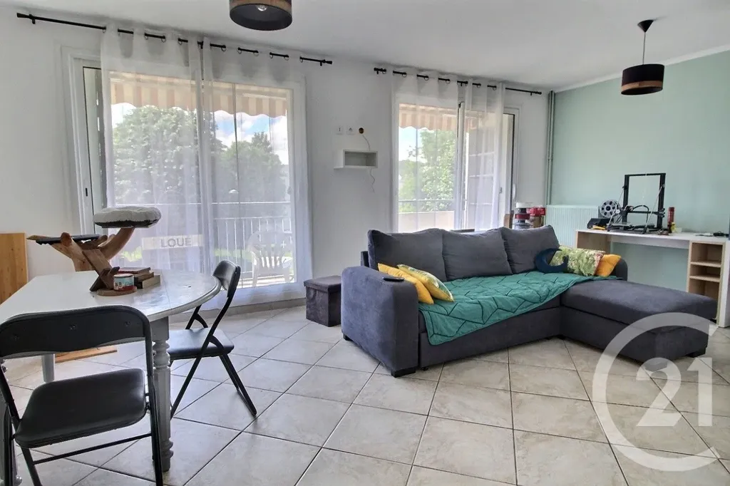Séjour - Appartement F4 avec Balcon à Montluel