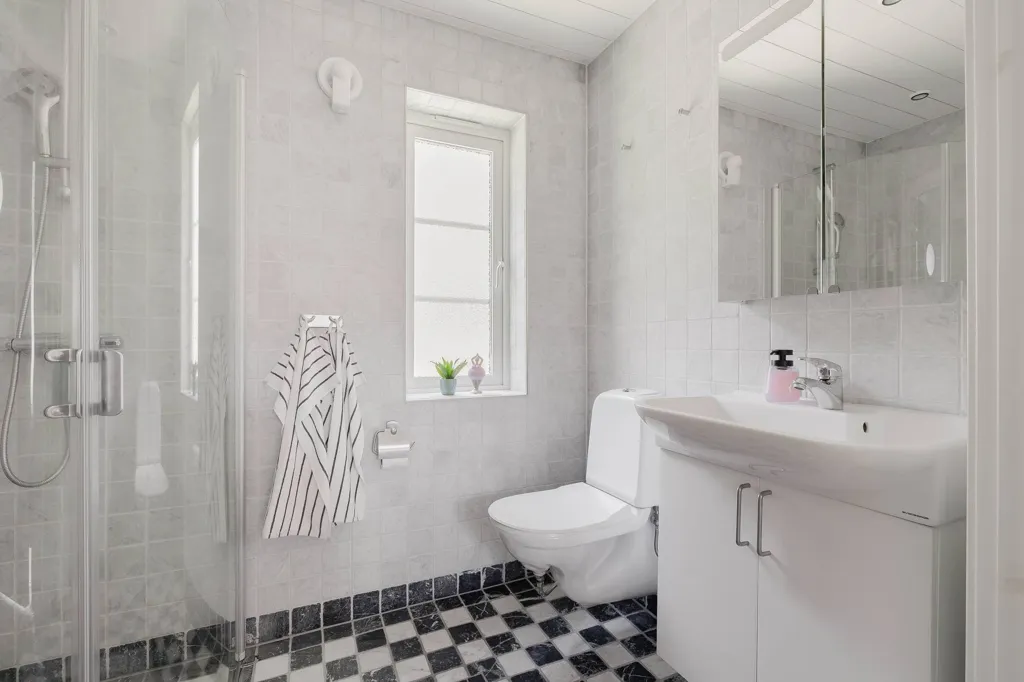 Bagni - Modern Holiday Home with Private Beach in Tjust