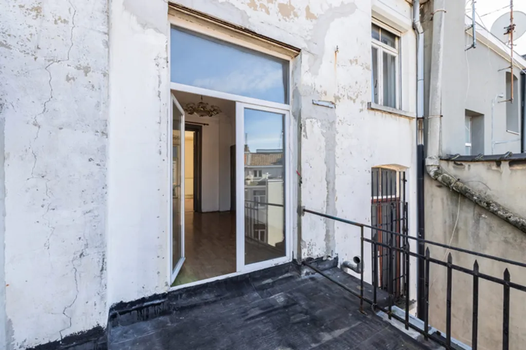 Balcon - Triplex à Rénover avec Terrasse près de Lambermont