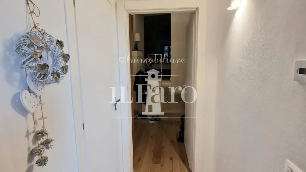 Entrée - Panoramic Apartment with Balcony in Signa