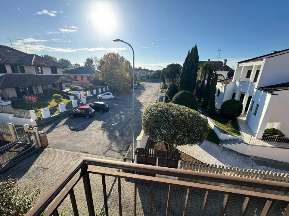 Rõdu - Three-sided Villa with Garden in Mortara