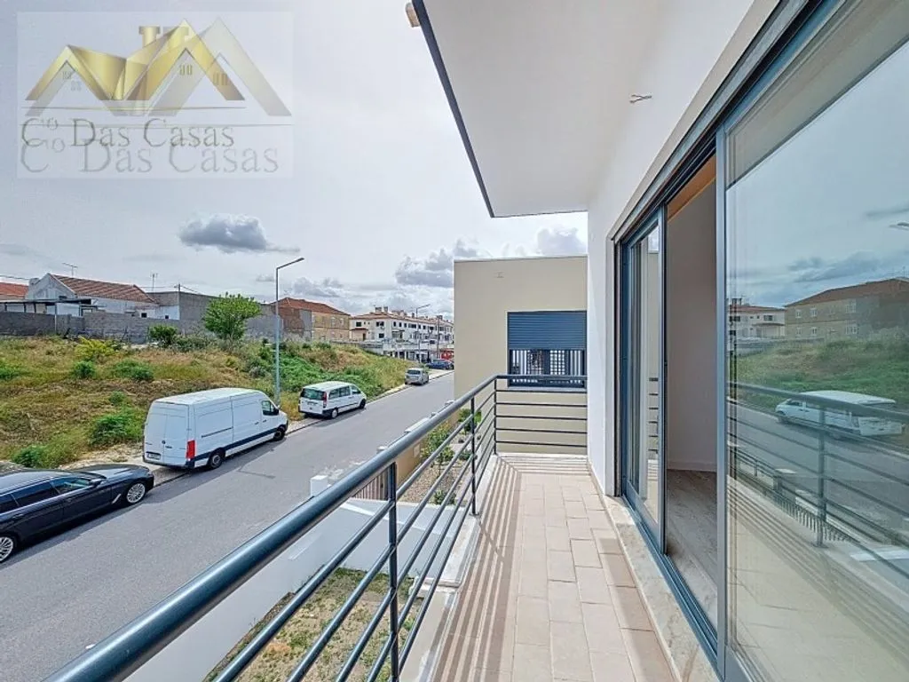 Balcony - Modern House in Final Renovation in Almada
