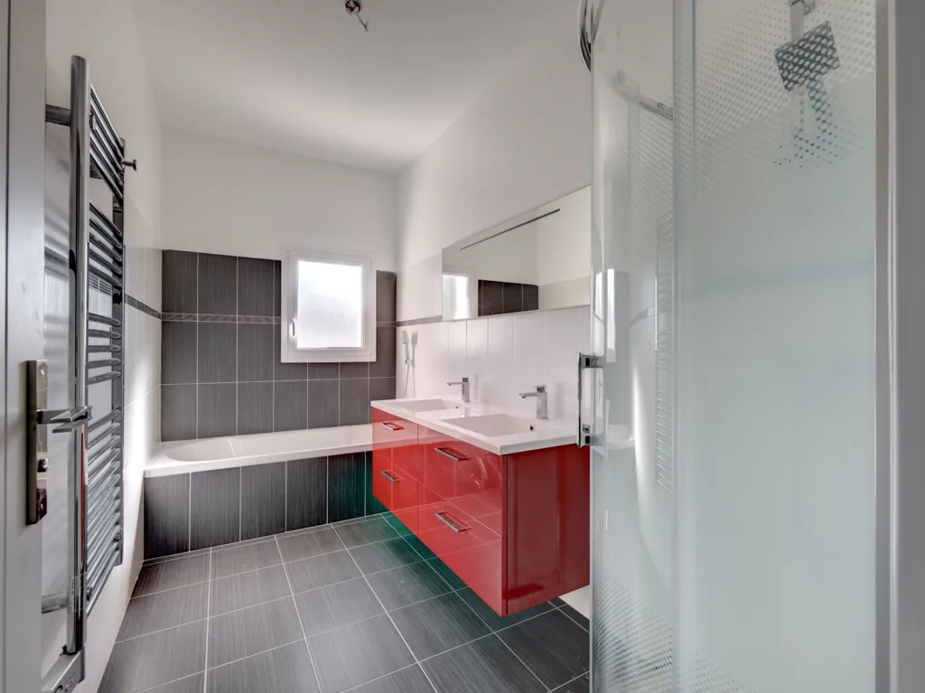 Salles de bain - Villa Luxueuse avec Piscine à Antibes